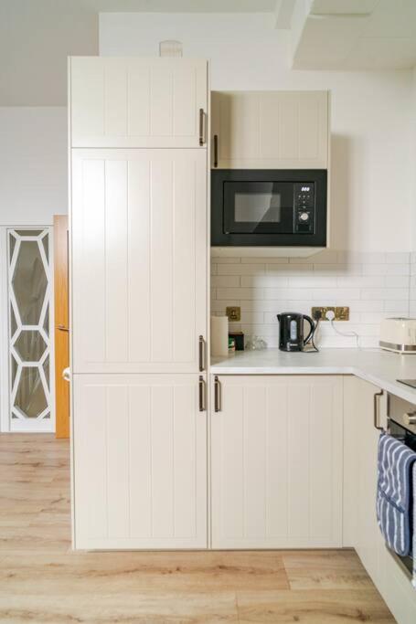 Stunning 2 Bed Apartment, Heart Of The Barbican Плимът Екстериор снимка