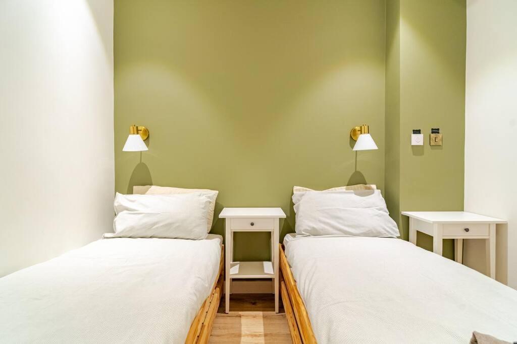 Stunning 2 Bed Apartment, Heart Of The Barbican Плимът Екстериор снимка